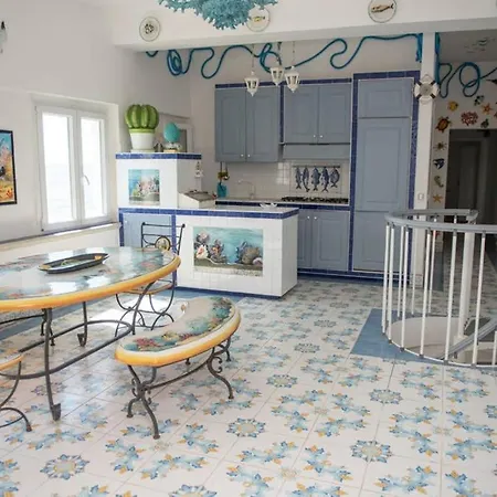 Paola Sullo Scoglio Villa